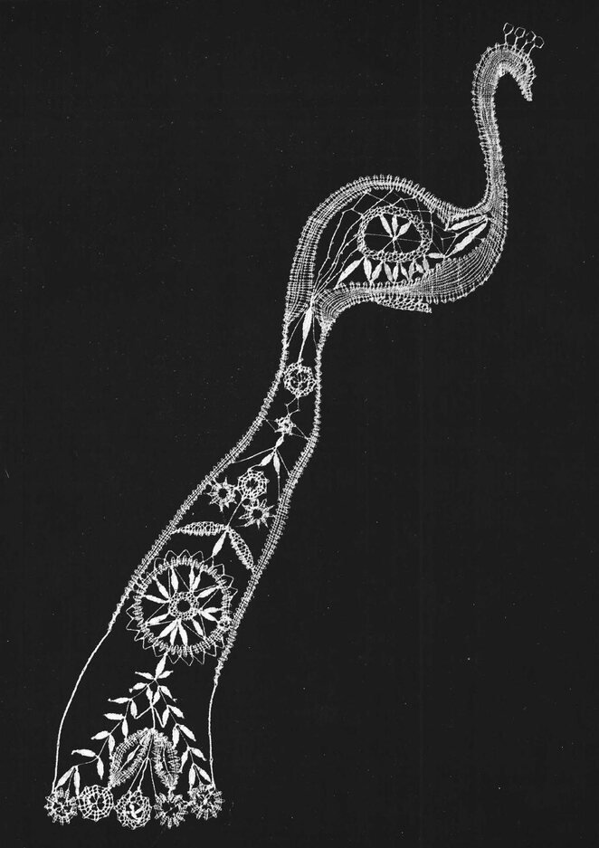 0010 Stehender Pfau Klöppelbrief „Stehender Pfau“