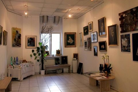 Blick in den Ausstellungsraum der Kunstgalerie Lee